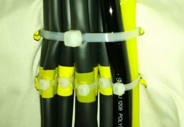 發(fā)那科R-2000i系列機器人本體電纜的安裝步驟3
